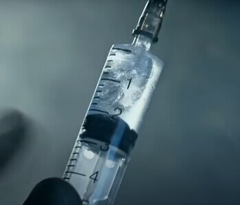 Лечение зависимости от тропикамида в Нерюнгри Шприц с жидкостью